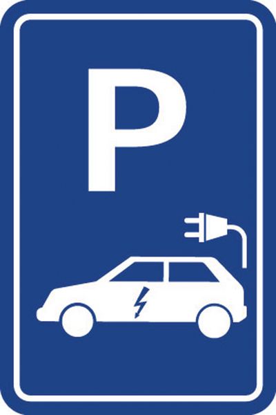 De laadpaal aan de overkant van de straat